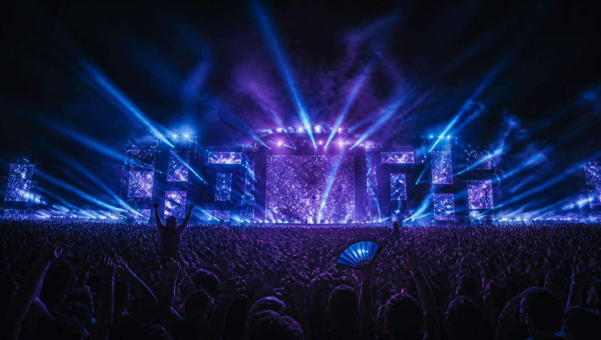 Large-scale live audience experience